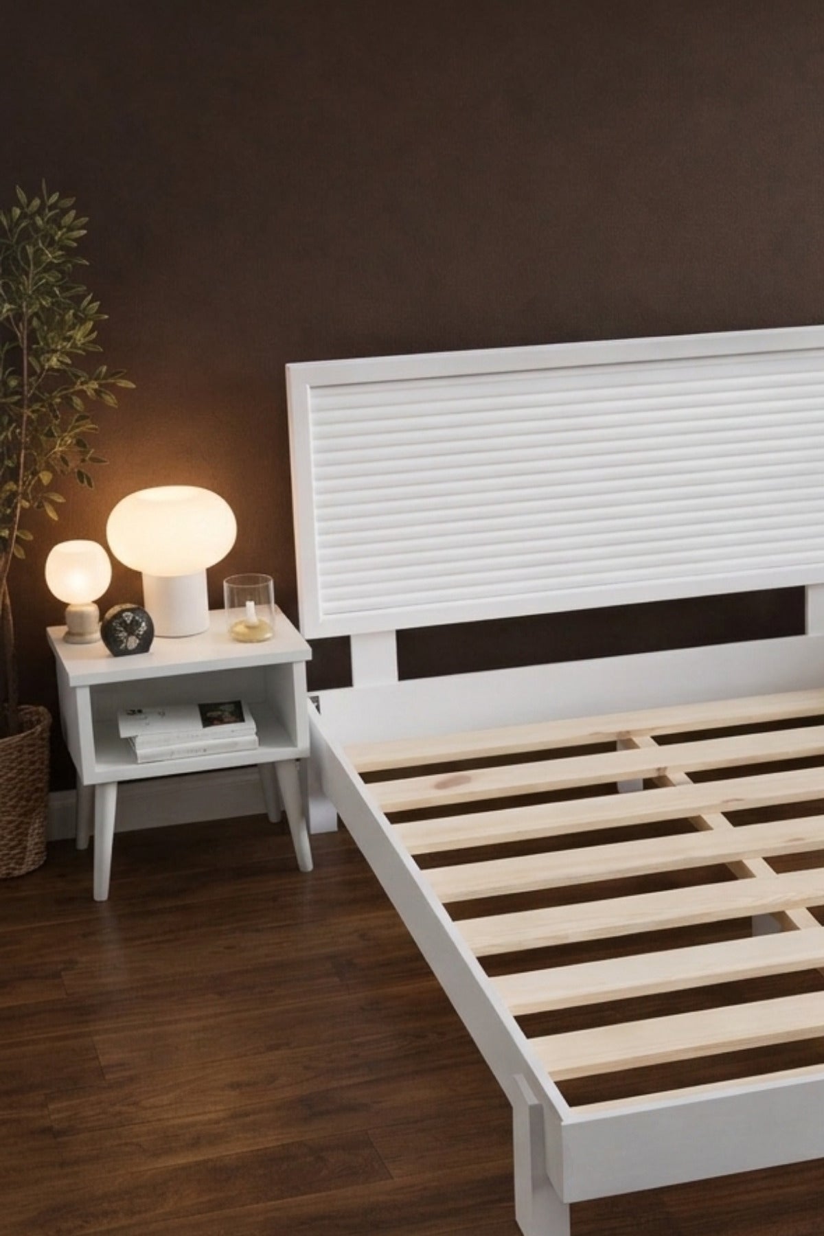 Ebruli̇ Model Yatay Başlıklı Masif Ahşap Karyola 2 Adet Komodin 90x190 Vernikli