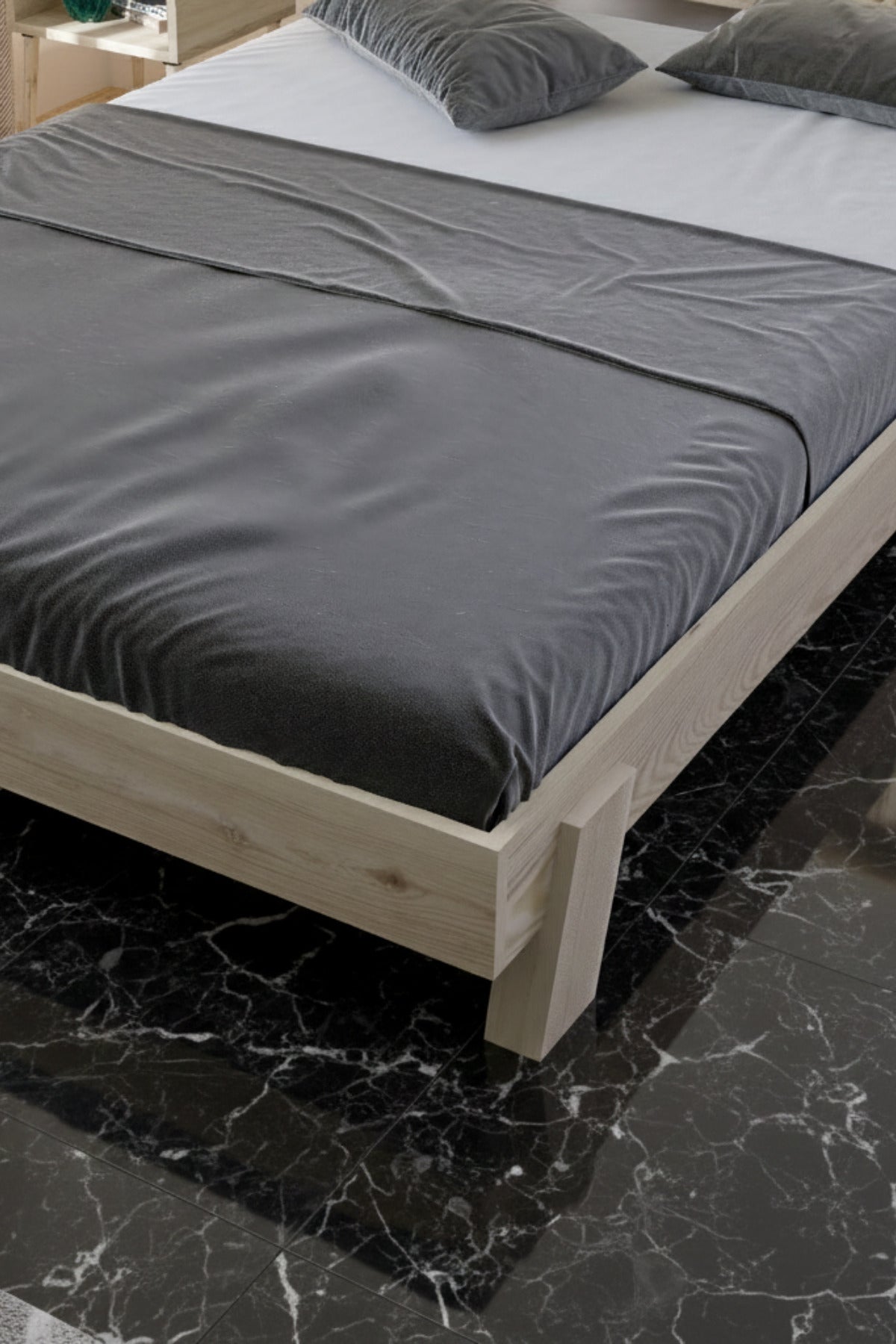 Ebruli̇ Model Dikey Başlıklı Masif Ahşap Karyola ve 2 Adet Komodin 140x200 Doğal