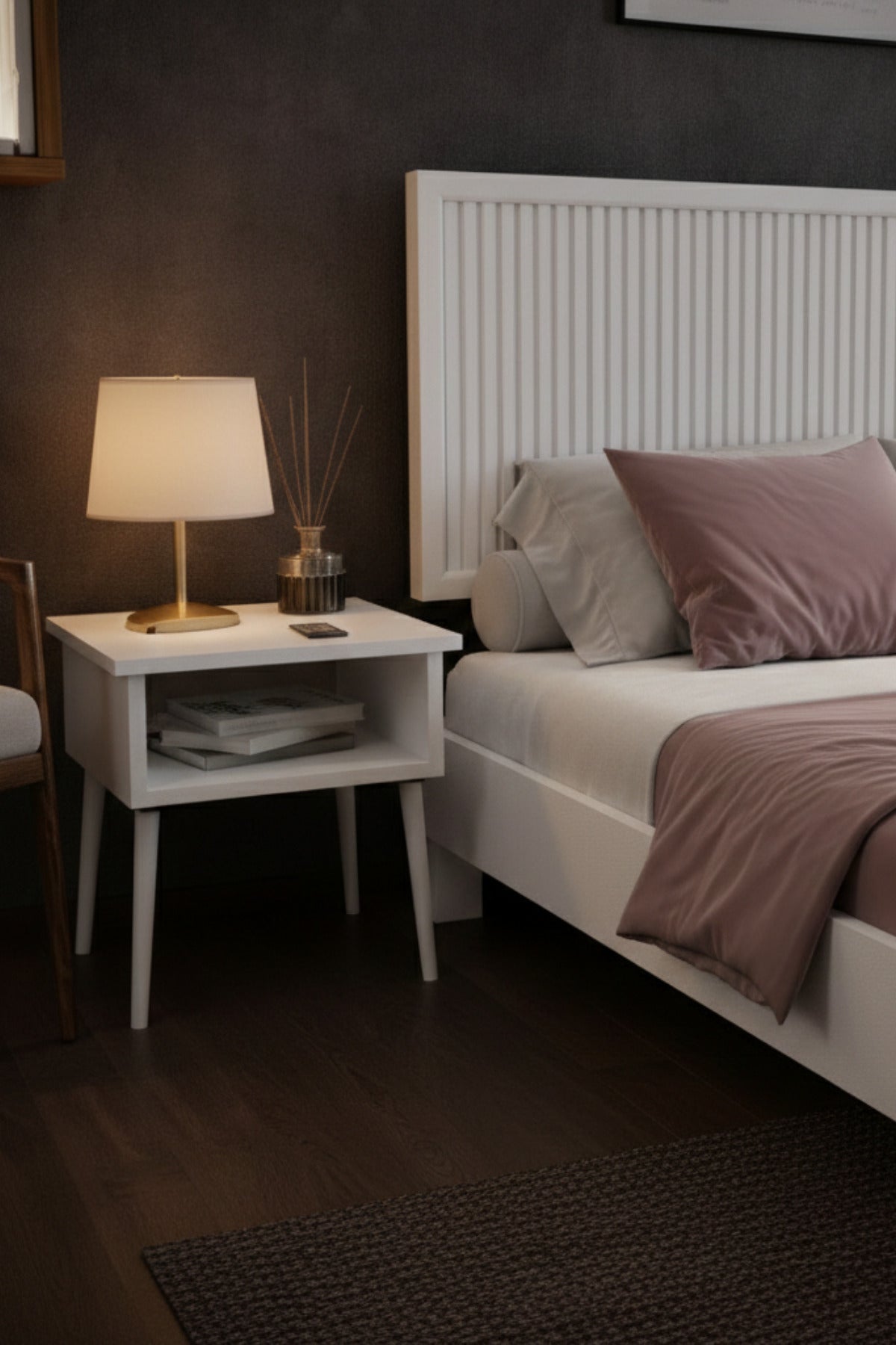 Alaz Model Dikey Başlıklı Masif Ahşap Karyola ve 2 Adet Komodin 160x200 Ceviz