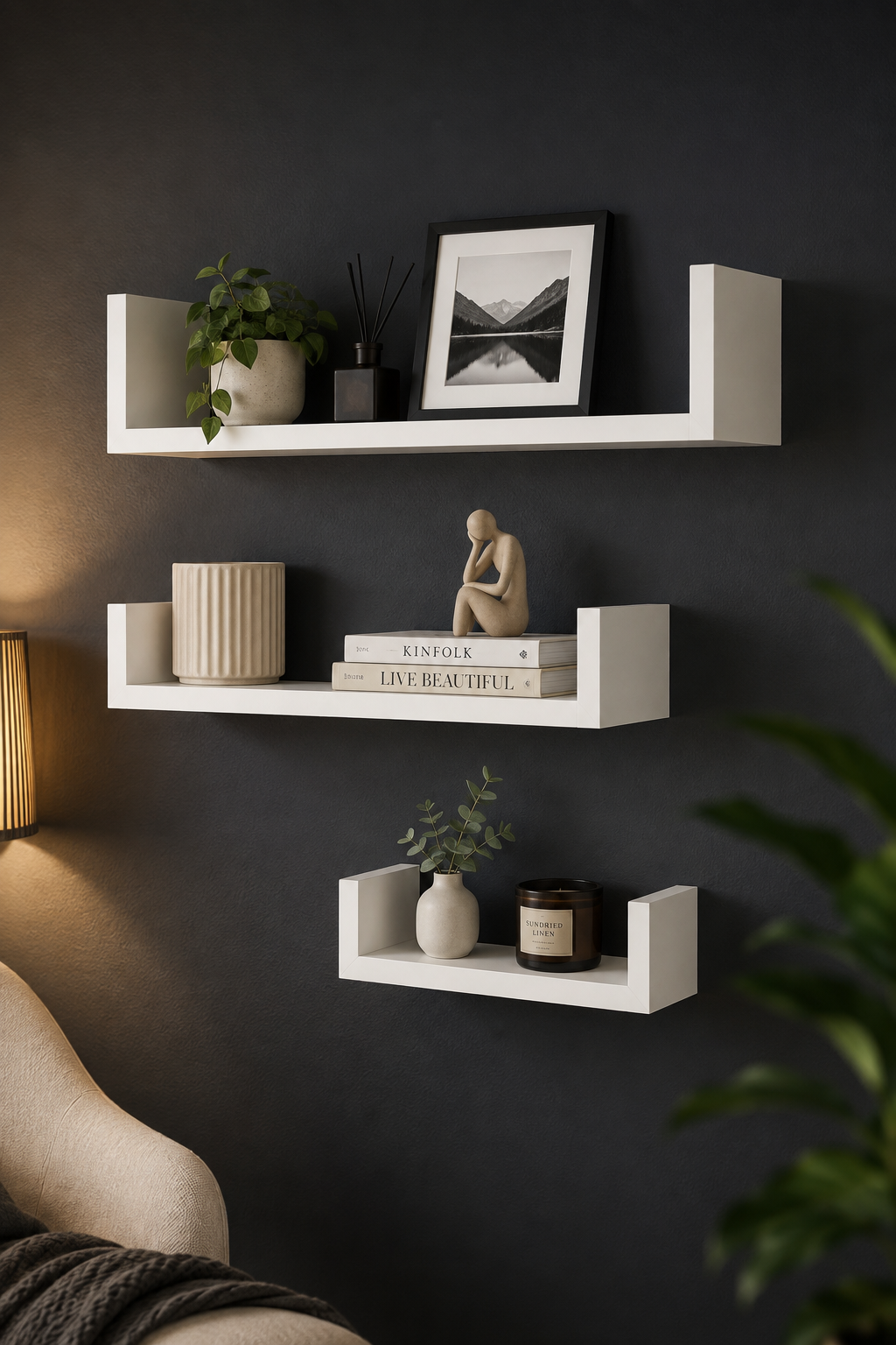 Renazzo 3'lü U dekoratif MDF duvar rafı beyaz modern salon görünümü